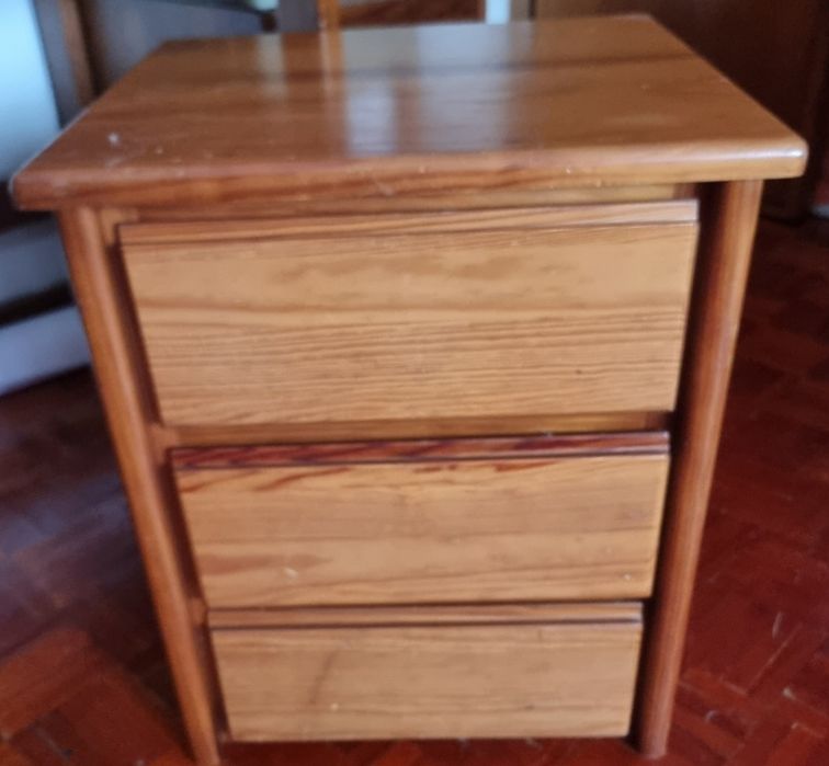 Dois móveis com três gavetas,.  Madeira maciça .