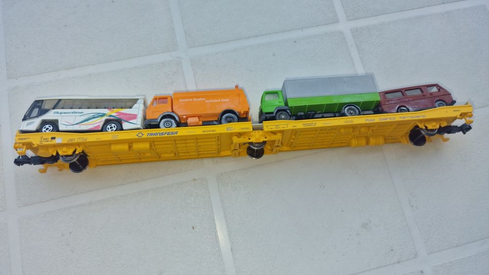 Vagon tranfesa com automoveis