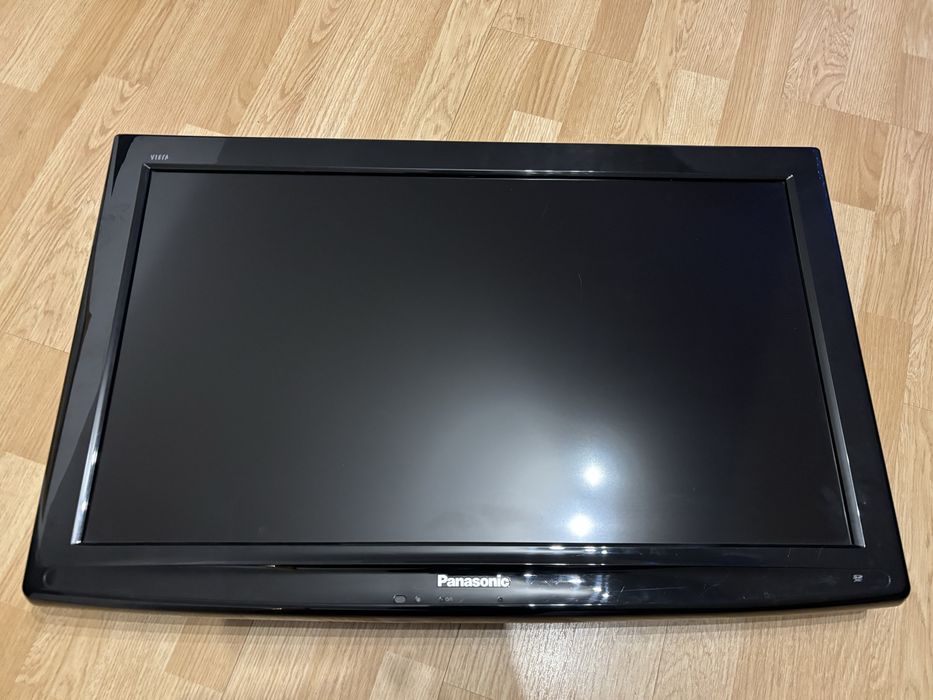 Telewizor 32 cale Panasonic + tuner DVB +uchwyt ścienny - komplet