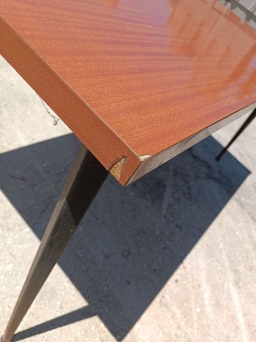 Vende-se mesa em fórmica