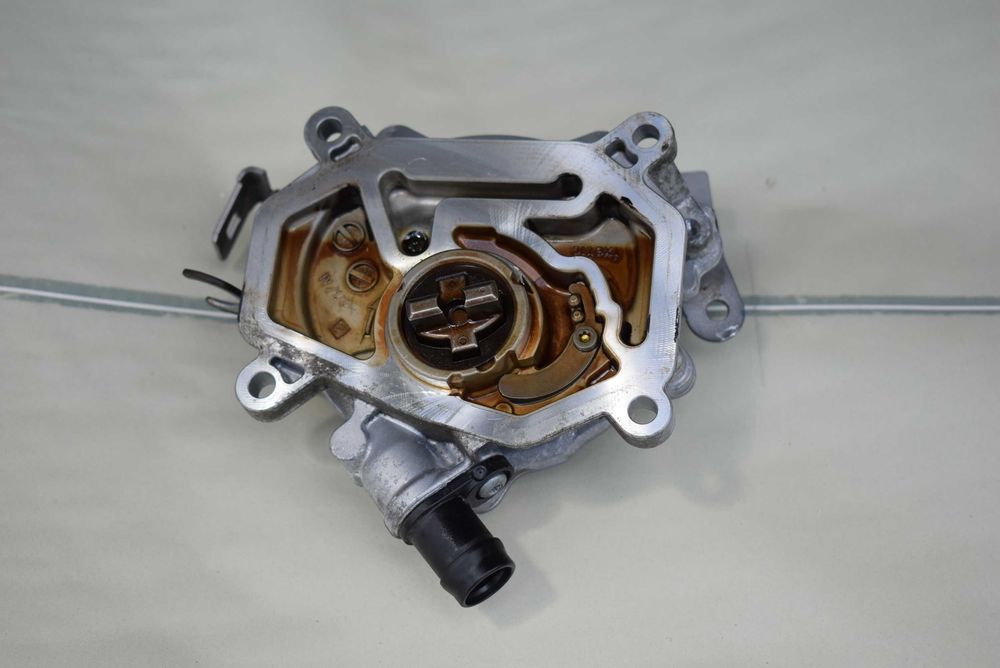 pompa vacum vacu MERCEDES W205 2.0 CGI. A270.180.0901