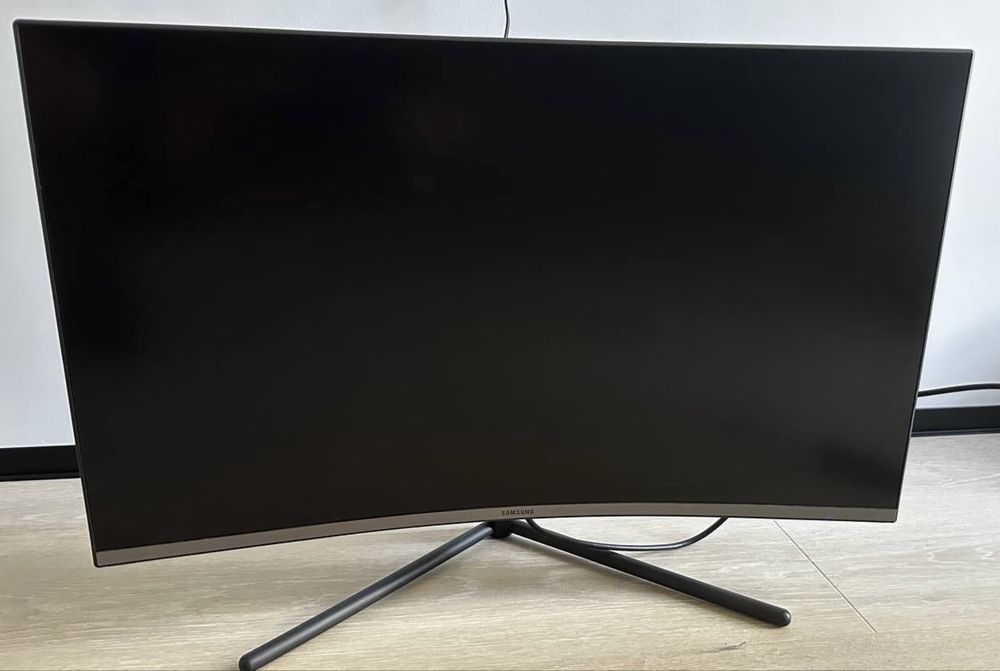 Продам Монітор 32" Samsung Curved