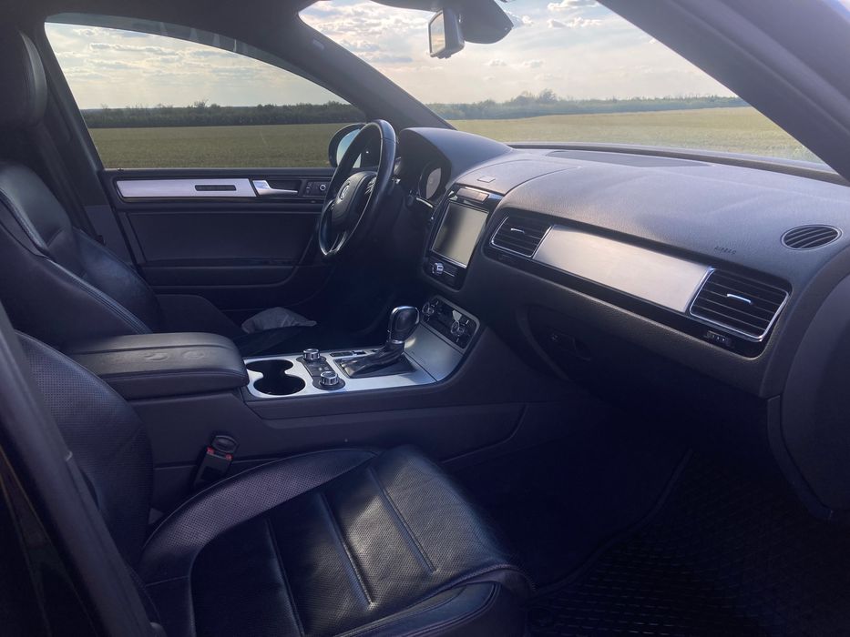 Продам Volkswagen Touareg 2011 року 3.0 дизель.