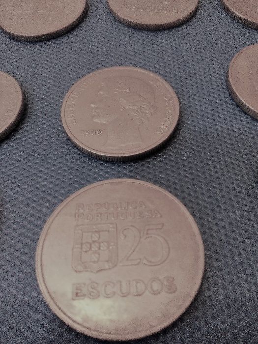 Moedas de 25$00 antigas (29)