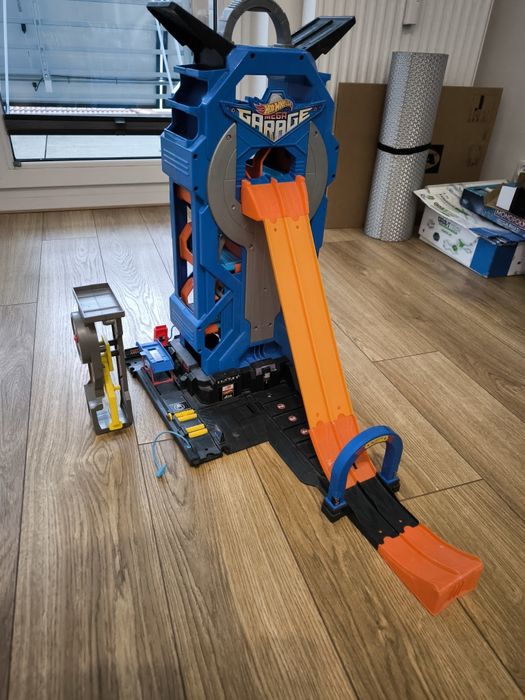 Sprzedam hot wheels mega garaż