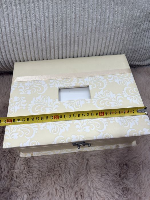 ozdobne pudełko kartonowe żółte