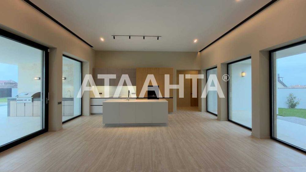 Одноэтажный дом элит класса на 10.66 сотках в Совиньоне