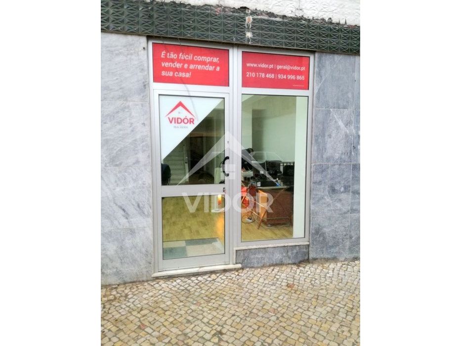 Loja Duplex no centro do Barreiro c/ montra