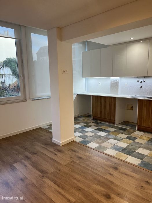 Exelente T2 Remodeladao na zona Montalvão Setubal