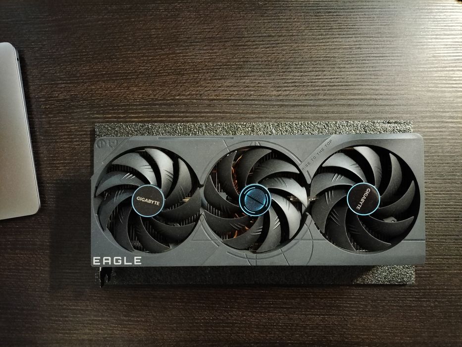 RTX 4080 z roczną gwarancją