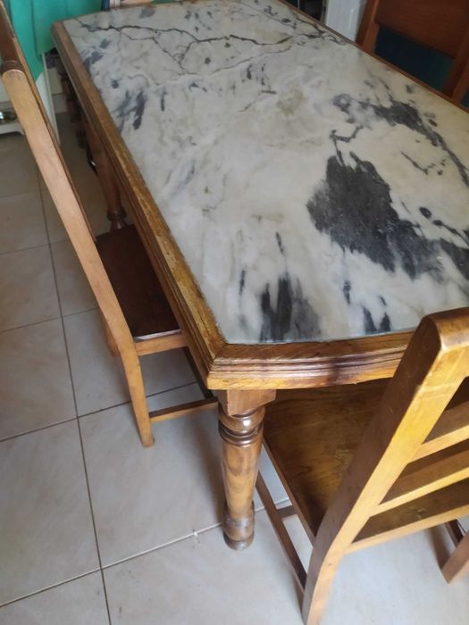 Mesa+ 4 cadeiras com o tampo de mármore