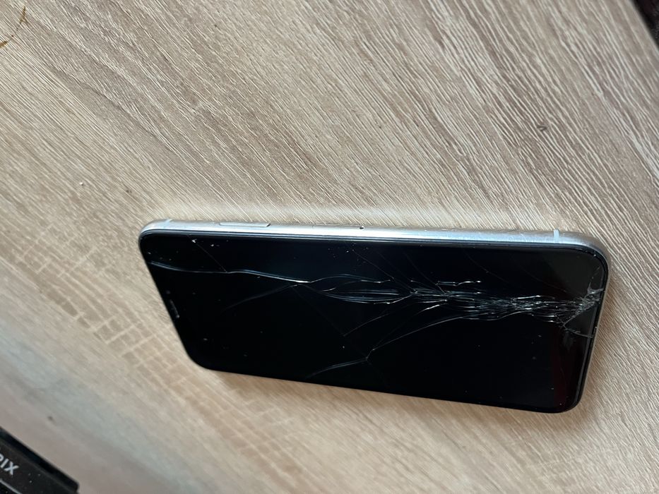 Продам айфон 10 Х с розбитим екраном