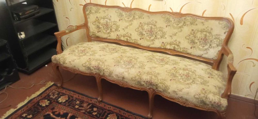 Продам диван Рококо