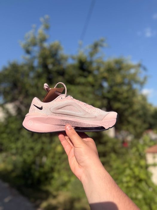 Продам оригінальні кросівки Nike жіночі, модель HF1210-600