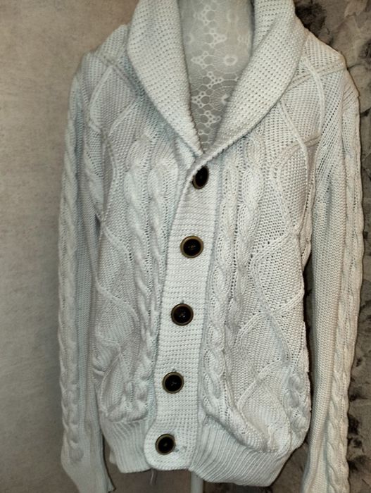 Rozpinany sweter biały warkocz guzki S