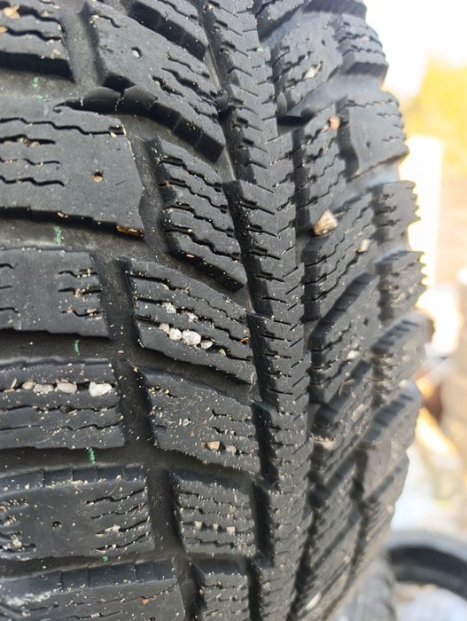 Продам резину 195/65/15 зима