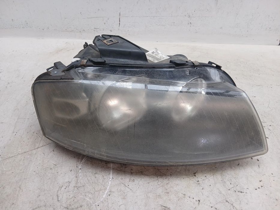 Ótica / farol direita AUDI A3 (8P1)