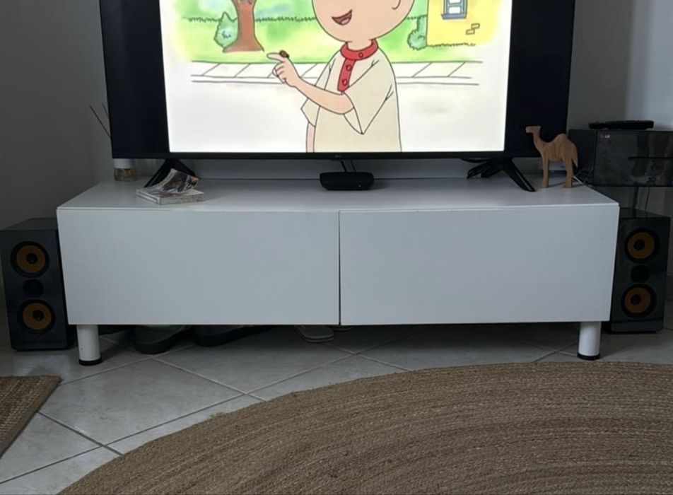 Vendo movel tv com duas portas