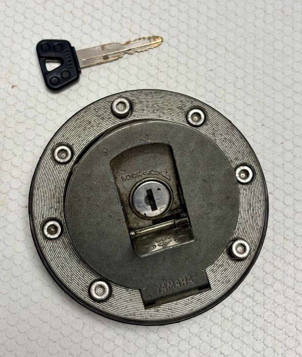 Yamaha Thunderace: Espelho Esq. Válvula Exup,Fecho asssento,Tampão Gas