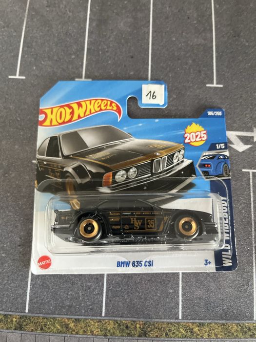 Pieć sztuk Hot wheels