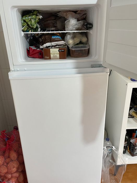 Frigorífico Candy usado poucas vezes