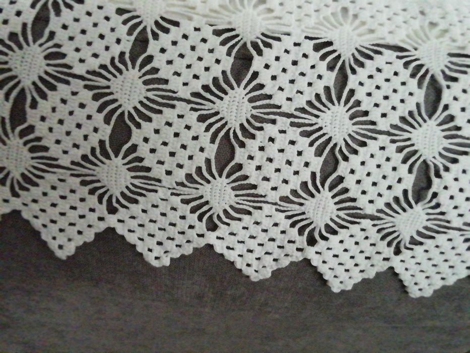 Cortinados em linho e croché