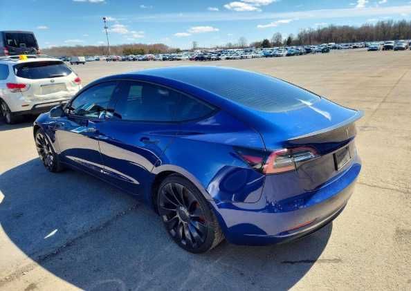 Бампер Tesla Model 3 Розборка Тесла Модель 3 Запчастини до Tesla Model 3