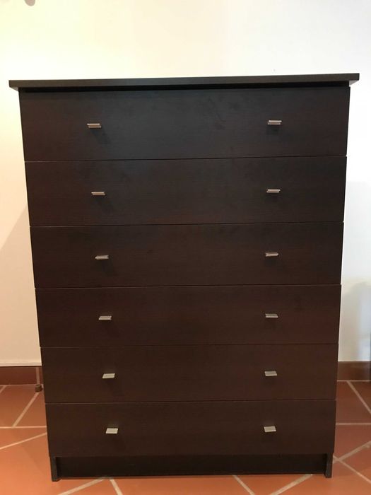 Cómoda em madeira laminada castanha escura (83 x 40 cm) - 90€