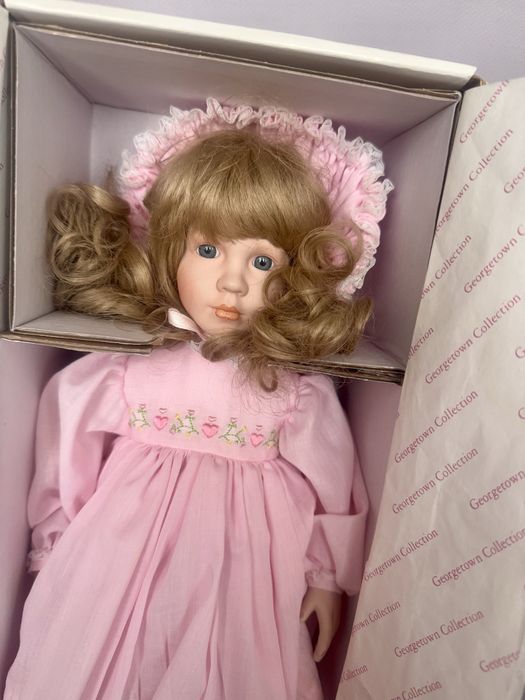 Порцелянова, фарфорова лялька Лінда Мейсон