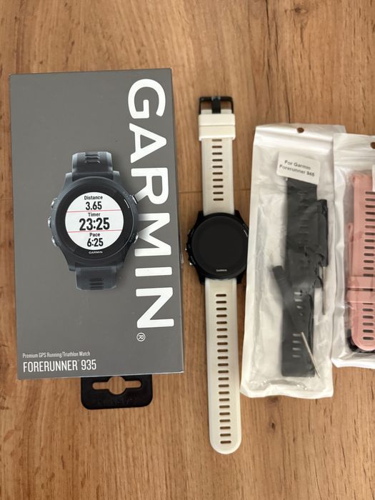 Garmin Forerunner 935 中古美品 Amazon.com: Garmin Forerunner 935 GPS Watch Black/Black Band
