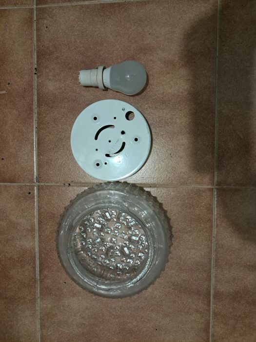 Vende se 12 globos em vidro  usados.
