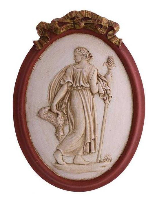 Placa em baixo relevo - Figura Feminina com Cordeiro