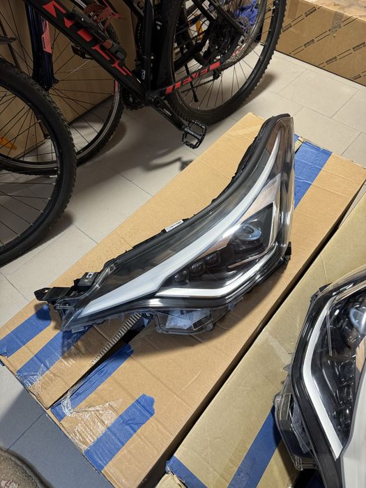 Reflektory przednie Toyota CH-R 2020