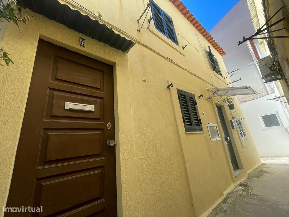T0 remodelado e mobilado na Lapa – pronto a habitar 900€/mês