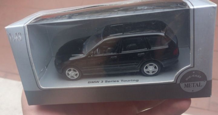 Miniatura escala 1/43 BMW 3 series touring
