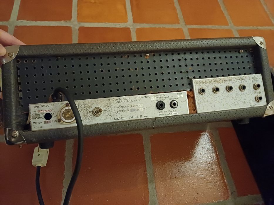 Fender PA 4100X Vintage (Anos 70) – Solid State Series
