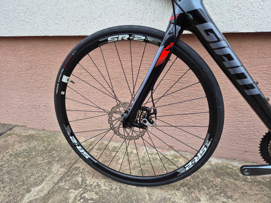 Rower szosowy full carbon Giant Defy Advanced disc, Shimano Tiagra