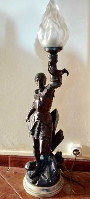 Estátua candeeiro