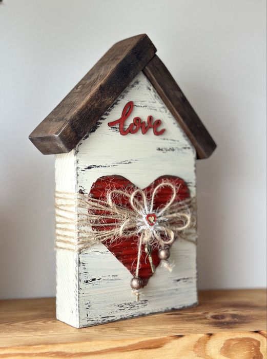 Peça decorativa em madeira “Casinha de Amor”