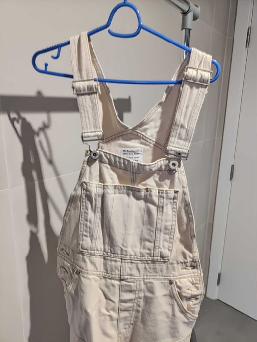 Jardineira de ganga. Usada, mas em bom estado como novas