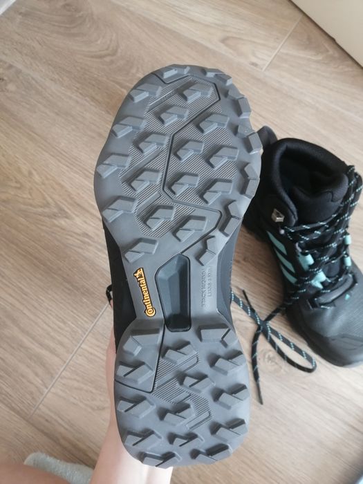 .. Черевики adidas..