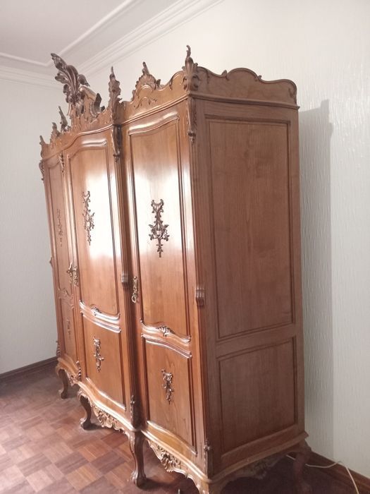Roupeiro estilo D João V em madeira de castanho totalmente restaurado