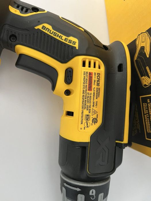 Бесщітковий шуруповерт для гіпсокартону DEWALT DCF630B 20V