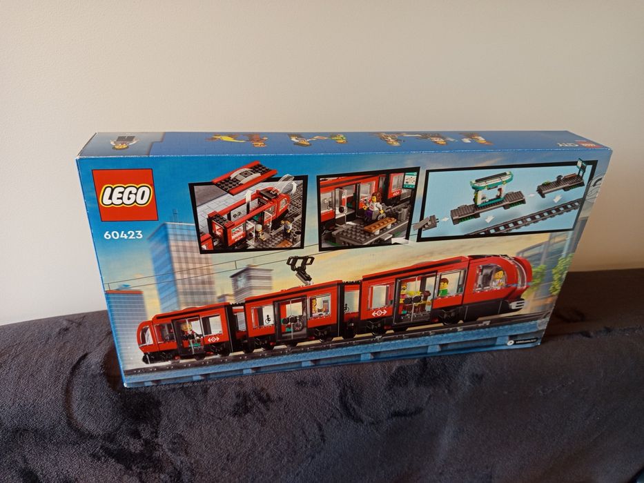 LEGO City 60423 Tramwaj miejski ze stacją