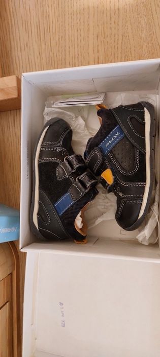 Sapatos Geox tamanho 22