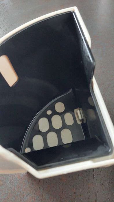Delta Q Rise com 9 copos e 4 dispensadores de cápsulas