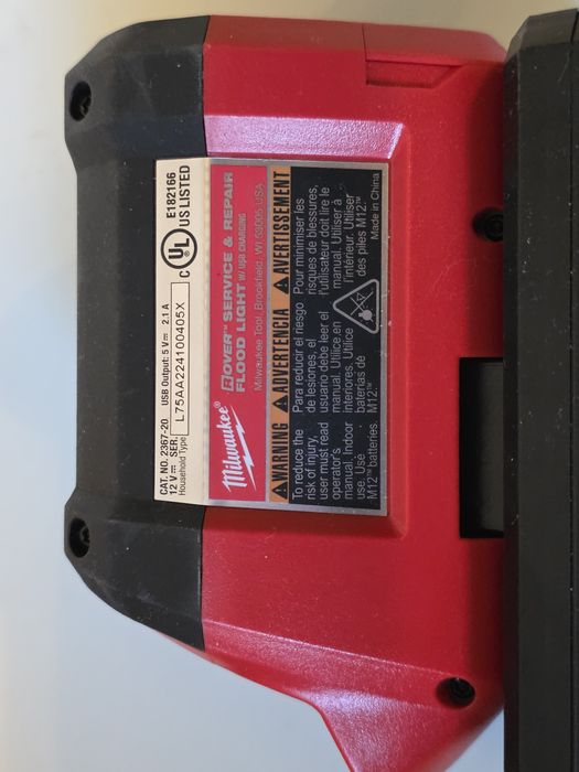 Продам фонарь Milwaukee 2367 + акумулятор  2 ah