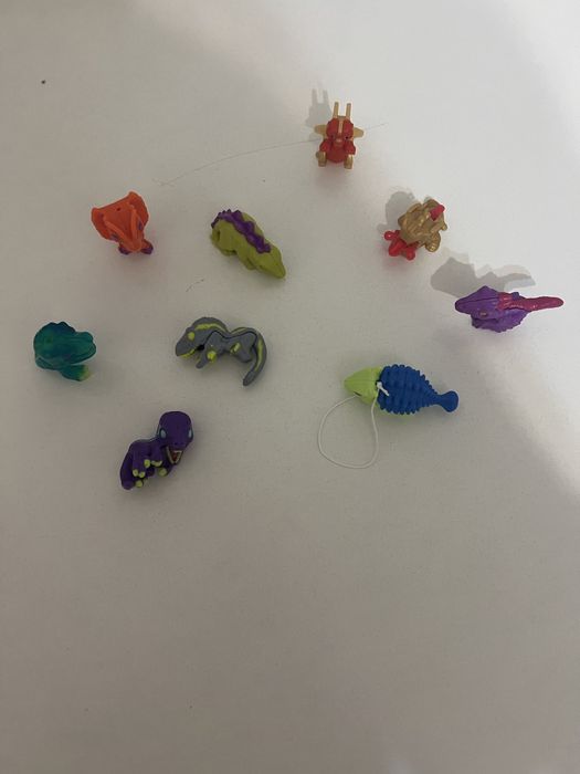 колекційні іграшки динозаврів із серії Kinder Joy Funko Jurassic World