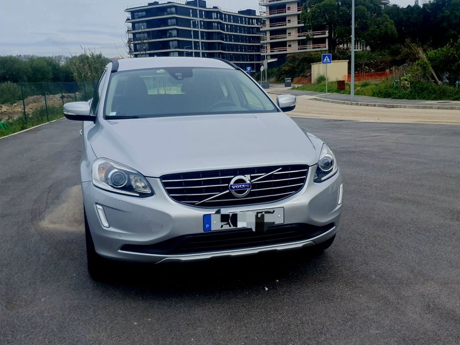 Volvo XC60 2.0 D4 Momentum (190cv) | Fev 2017 | 124.000 km | Imaculado