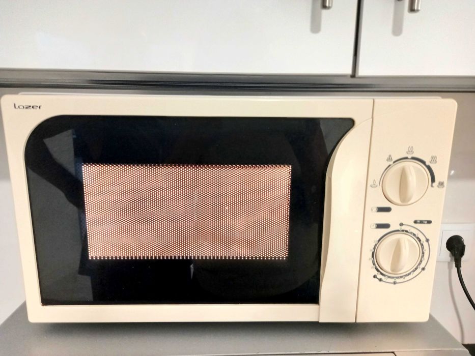 Micro-ondas Branco 20L (Analógico / Mecânico) – Como Novo